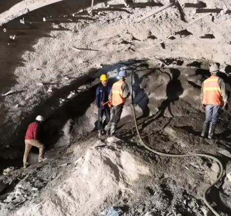泸州拱顶带模注浆料的施工流程及注意事项